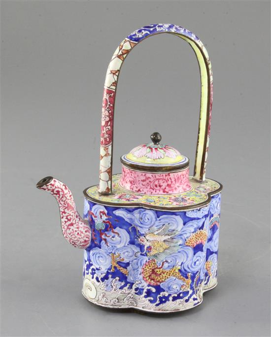A Chinese Beijing enamel wine pot, 18th/19th century, height 17.5cm